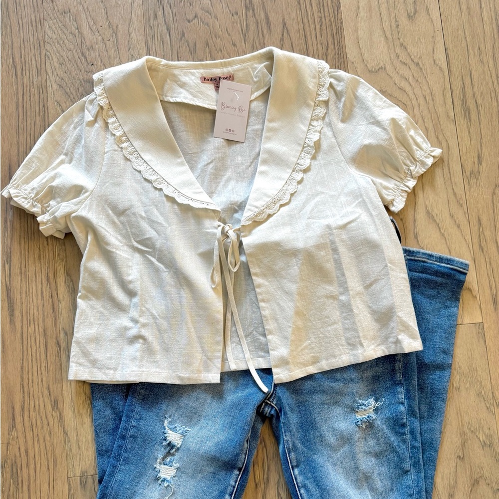 NWT Linen Cream Women's Top with Scalloped Collar - medium
